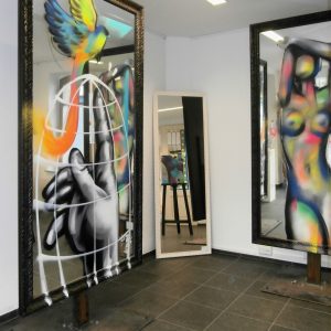 MRCY . Spiegelkunstwerke . Spray auf drehbaren Spiegeln . 218x120cm