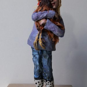 DAS MÄDCHEN MIT DEM HUHN . Papier und Draht . 20x6x6cm