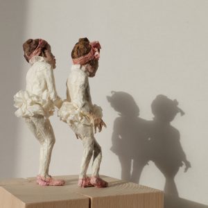 PAS DE DEUX . Papier und Draht . 16x10x6cm